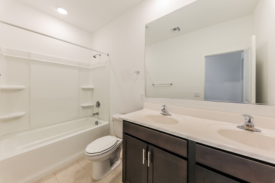 Building Photo - 14465 W Hackamore Dr.