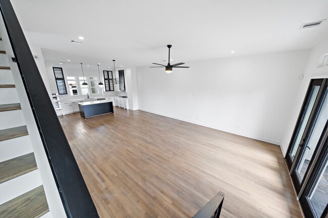 Building Photo - 1005 E 28th St