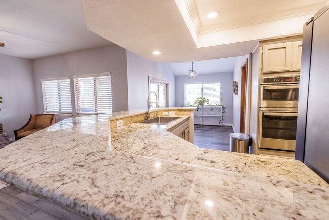 Building Photo - Beautiful home for rent
