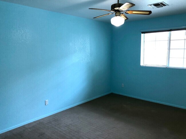 Building Photo - Great 3 Bedroom, 2 Bathroom Home in Quiet Neighborhood!