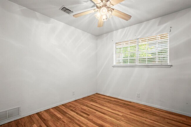 Building Photo - 1609 Springer Ln