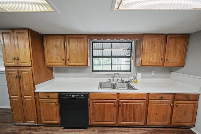 Building Photo - Classic Northeast San Antonio Gem with Two Living Areas - Realtor Commission: $500