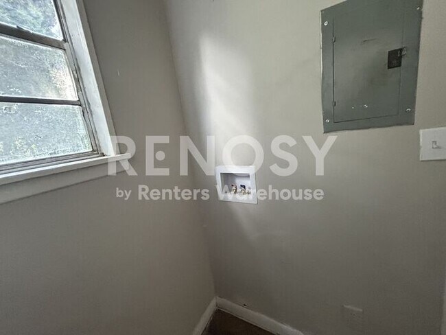 Building Photo - Newly renovated 3 bedroom, 1 bathroom minutes from Miles College and is an easy 15-to-20-minute d...