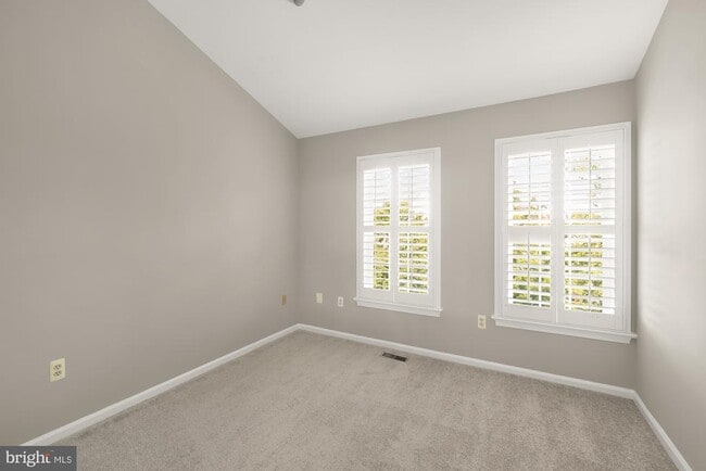 Building Photo - 5527 Sully Lake Dr
