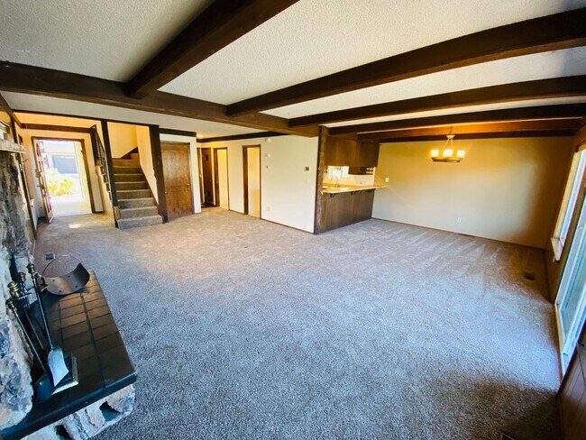 Building Photo - 3 bed 3 bath house for rent in the Tahoe Keys