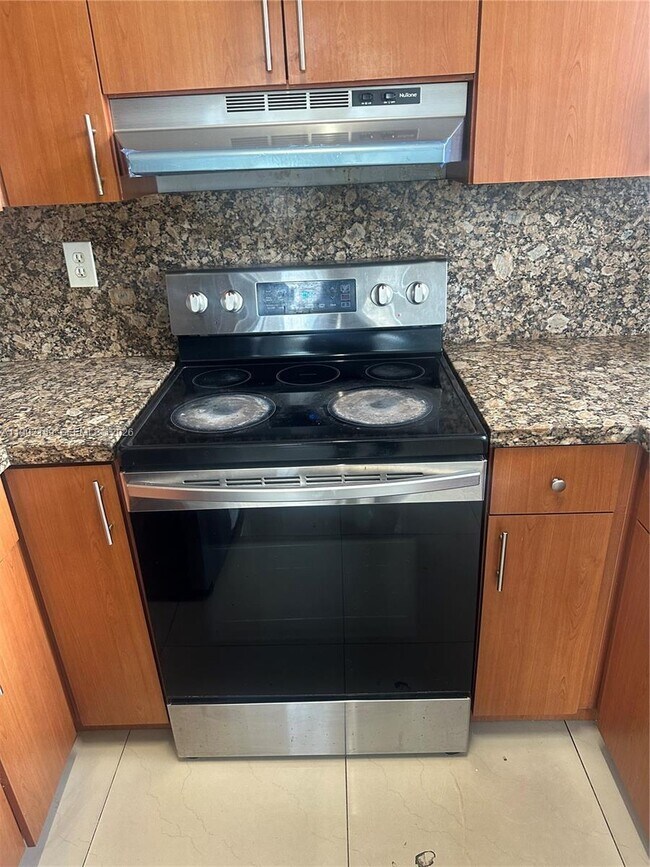 Building Photo - 16800 NE 4th Ct