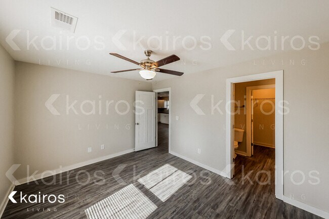 Building Photo - 900 5th Way