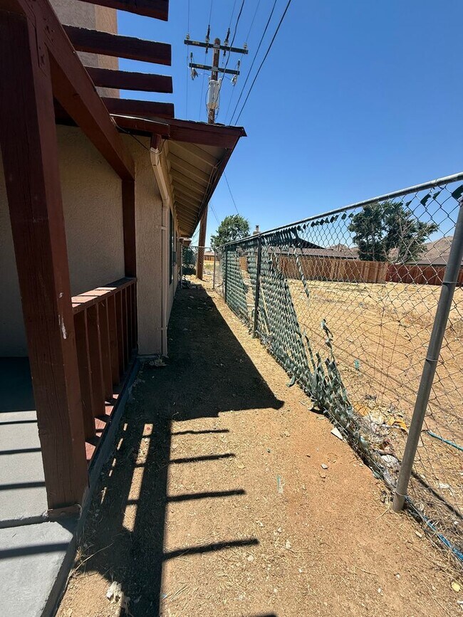 Building Photo - 20318 Thunderbird Rd