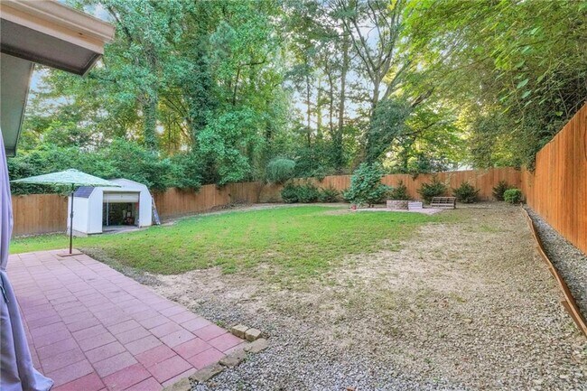 Building Photo - 2710 Dresden Dr
