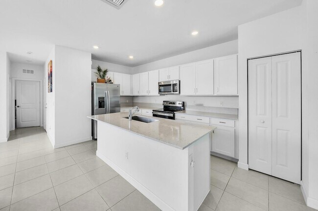 Building Photo - 235 SE Woodbark St