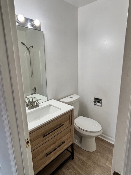 Building Photo - 4698 Shumate Dr