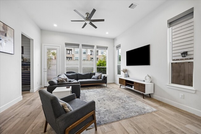 Building Photo - 2804 Grand Fountains Dr
