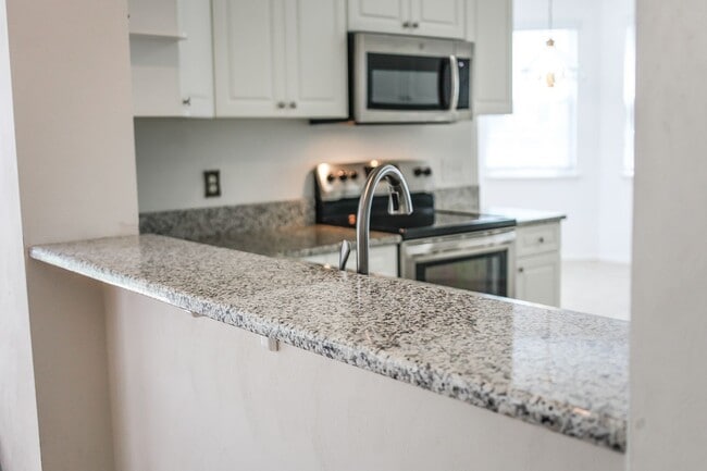 Building Photo - Gorgeous 5 Bedroom Rental in Virginia Beach