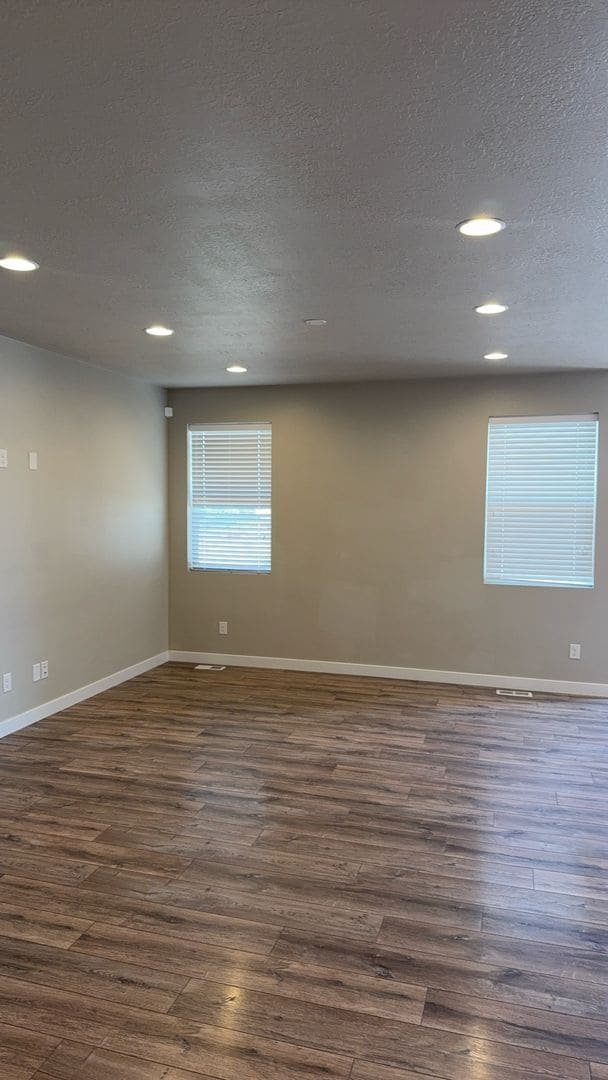 Building Photo - 5 Bedroom/3 Bathroom Harrisville!