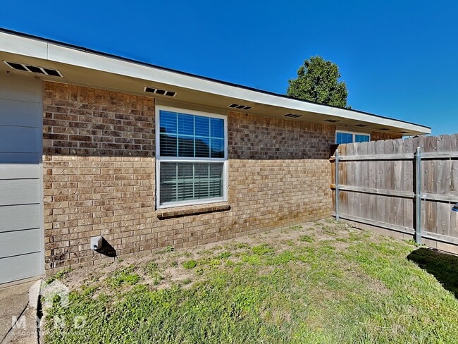 Building Photo - 1507 Cardinal Dr