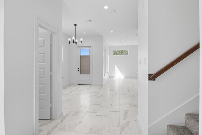 Building Photo - 2924 El Fenice Ln