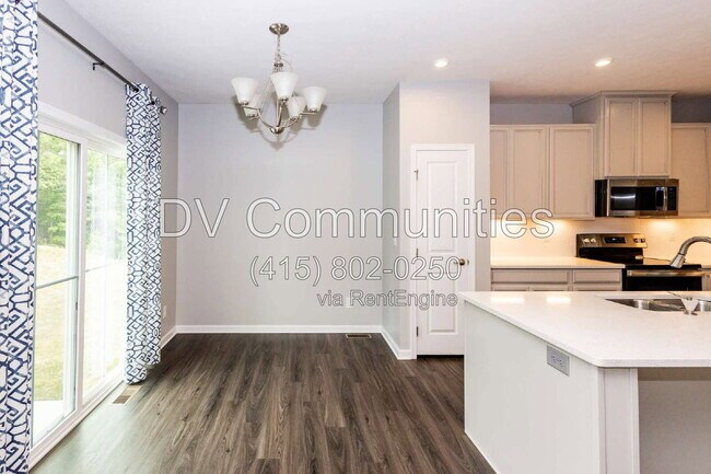 Building Photo - 7226 Hillsview Dr