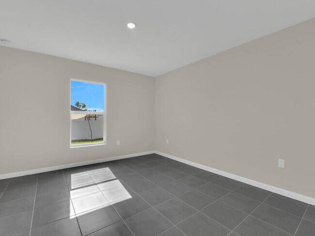 Building Photo - 1110 NW 18th Ave