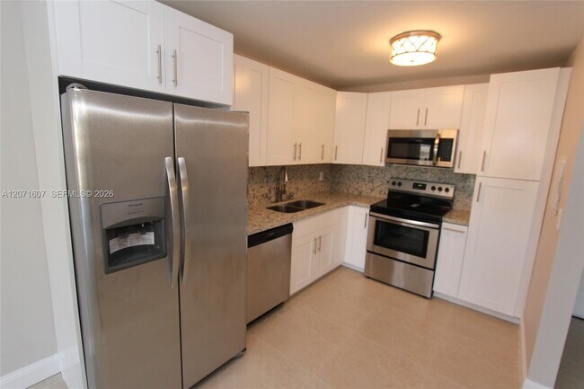 Building Photo - 8005 Lake Dr