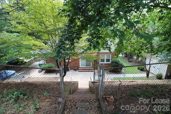 Building Photo - 5410 Londonderry Rd