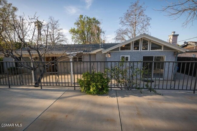 Building Photo - 1410 Calle Violeta