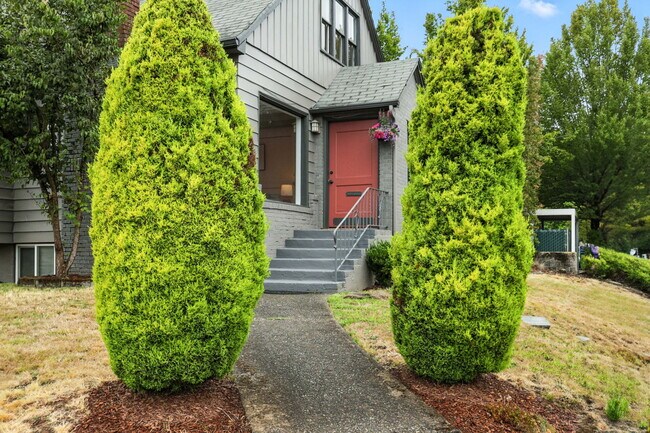Building Photo - 423 NE 55th Ave