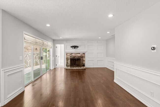 Building Photo - Welcome to your dream home in the picturesque Westridge neighborhood