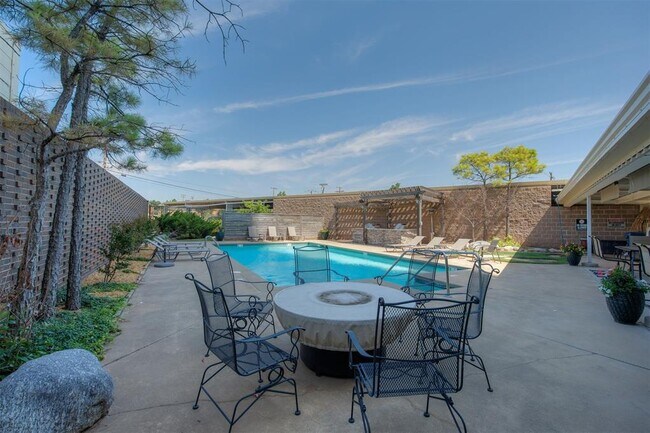 Building Photo - 5900 Mosteller Dr
