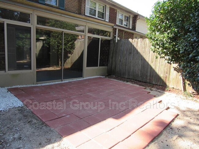 Building Photo - 800 St Denis Ct