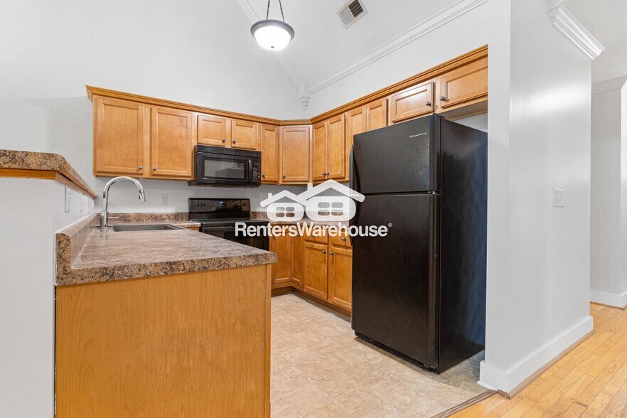 Building Photo - 2070 Rossburg Pl
