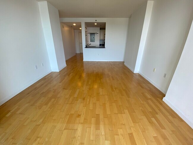Building Photo - 8 Museum Way
