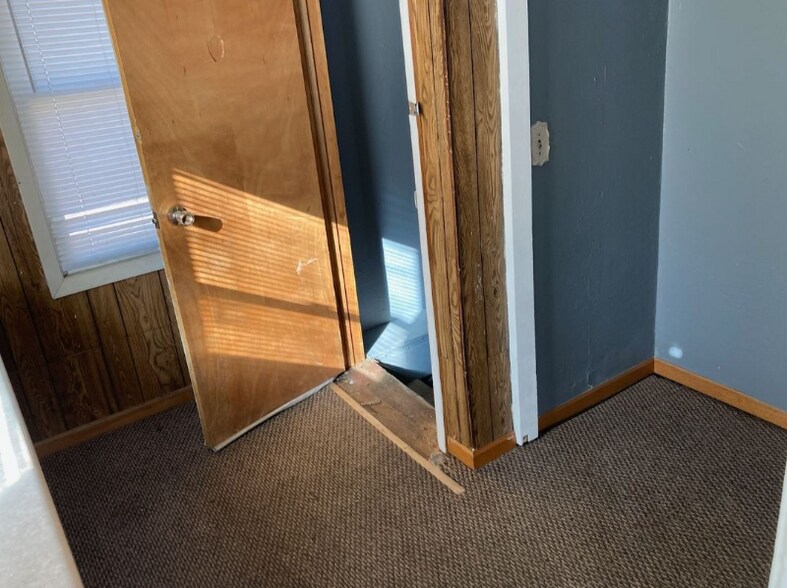 Building Photo - 616 N Greenview Ave