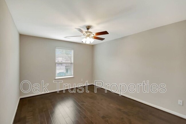 Building Photo - 504 Truman Dr