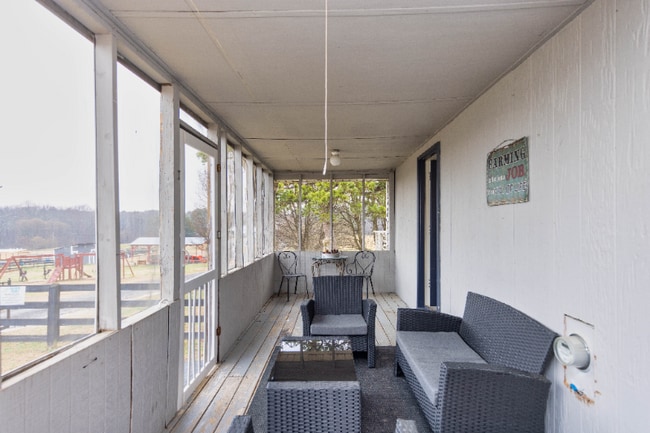 Building Photo - 2227 Givens Rd