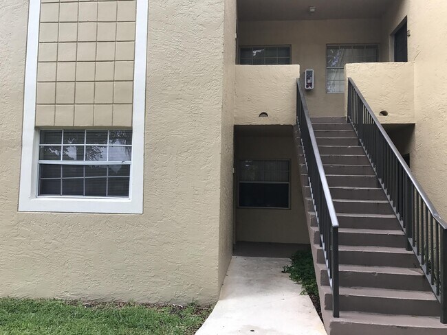 Building Photo - 661 Cypress Lake Blvd