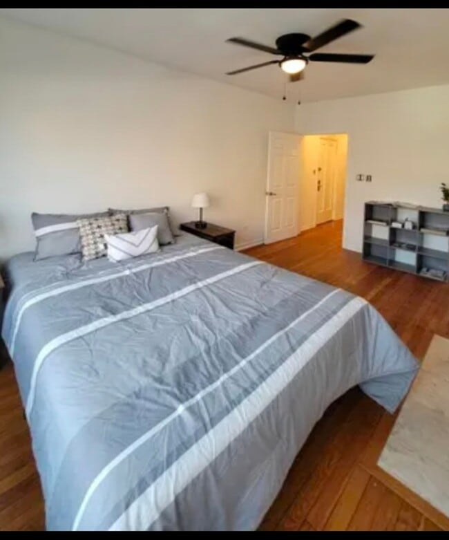 Building Photo - 681 W Wrightwood Ave