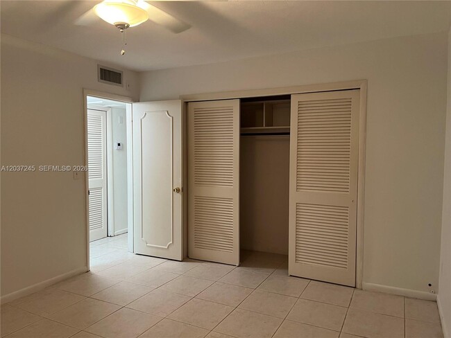 Building Photo - 255 Sunrise Dr