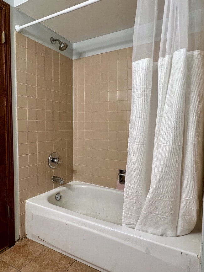 Building Photo - 2611 E Martha Pl