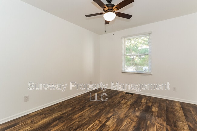 Building Photo - 316 Lake Side Dr