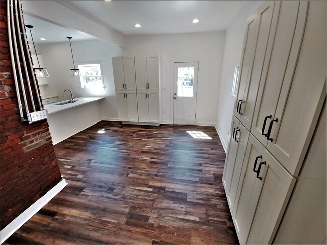 Building Photo - GORGEOUS, large 3 bedroom stand alone hous...