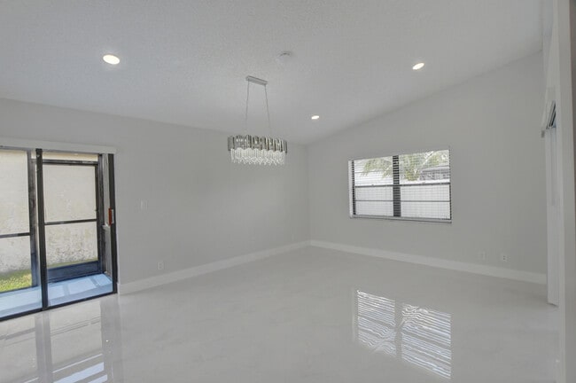 Building Photo - 20995 Country Creek Dr