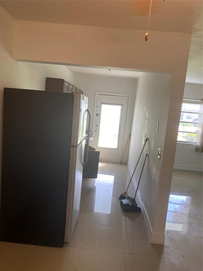 Building Photo - 51 NE 204th St