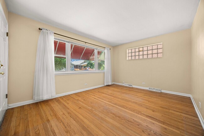Building Photo - 3109 Grove Ave