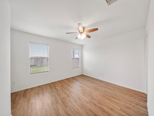 Building Photo - 526 Enchanted Springs Dr