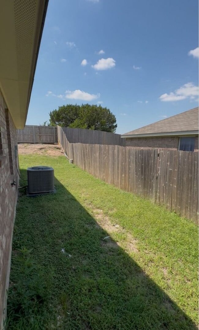 Building Photo - 1402 Powder River Dr