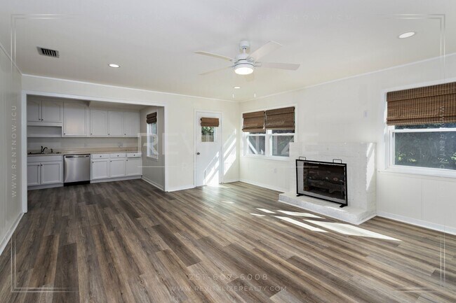 Building Photo - Beautifully Updated 3 Bed 2 Bath Home in D...