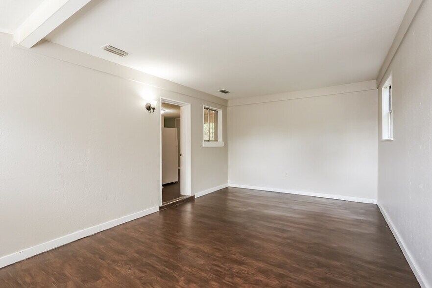 Building Photo - 6812 Hawkins Ct