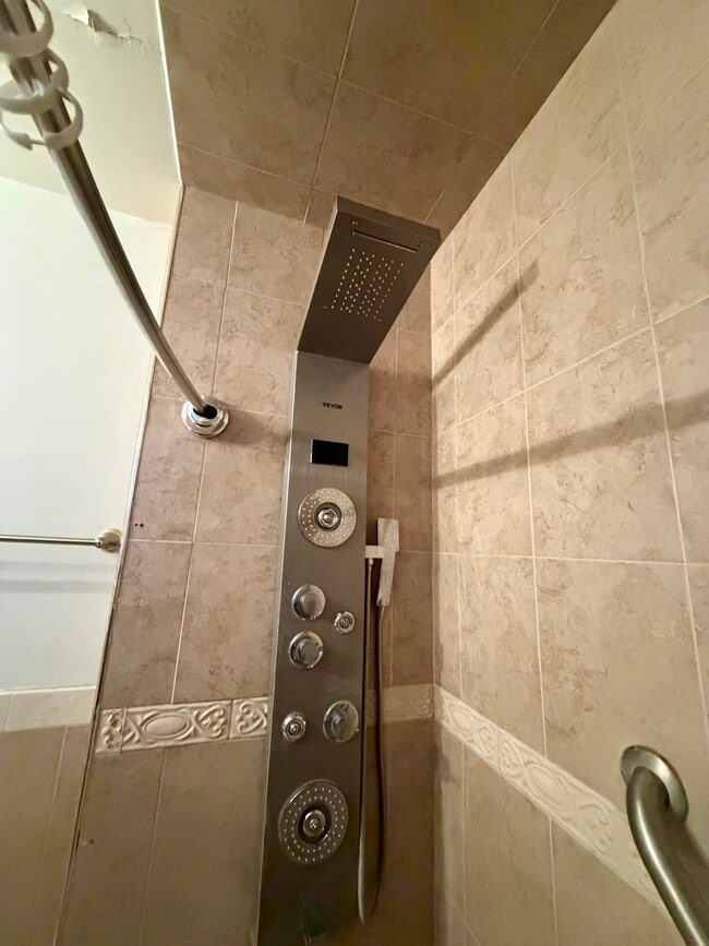 Building Photo - 314 E 83rd St