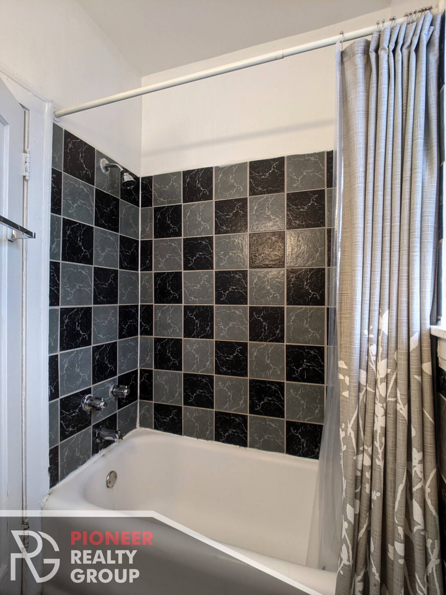 Building Photo - 4857 N Damen Ave