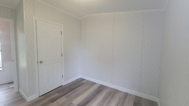 Building Photo - " 2-Bed, 2-Bath Mobile Home Retreat in Tan...